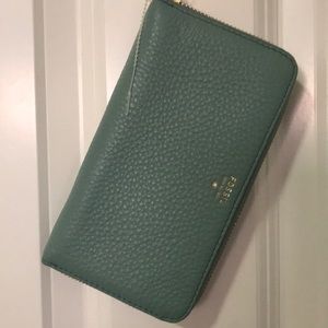 Mint Fossil leather wristlet wallet bag